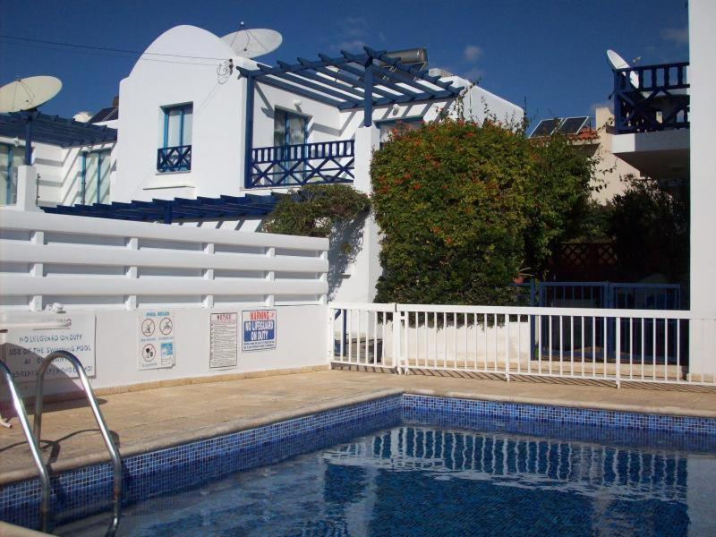 Central Gem - 10 Min Walk To The Sea, Harbor And Mall Apartment Paphos Luaran gambar