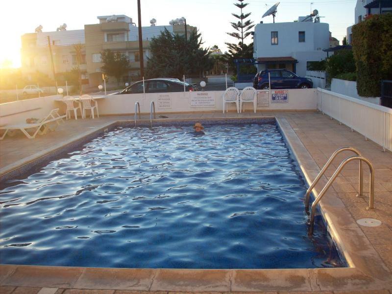 Central Gem - 10 Min Walk To The Sea, Harbor And Mall Apartment Paphos Luaran gambar