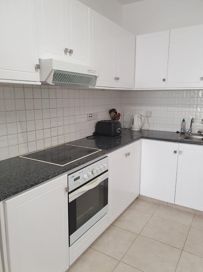 Central Gem - 10 Min Walk To The Sea, Harbor And Mall Apartment Paphos Luaran gambar