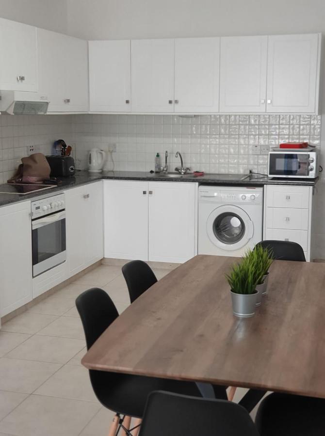 Central Gem - 10 Min Walk To The Sea, Harbor And Mall Apartment Paphos Luaran gambar