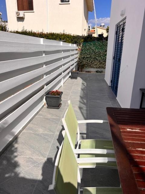 Central Gem - 10 Min Walk To The Sea, Harbor And Mall Apartment Paphos Luaran gambar